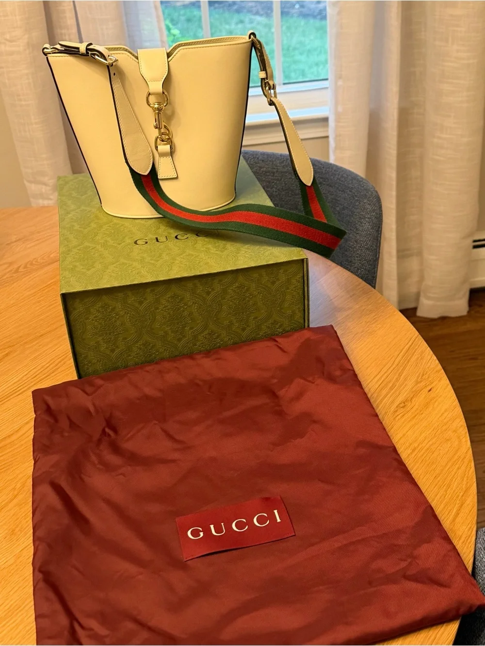 Gucci Cream Leather Mini Bucket Bag with Sherry Line Shoulder Strap - Picture 2 of 12